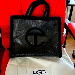 UGG x Telfar

Medium Shearling-Trim Suede Shopper